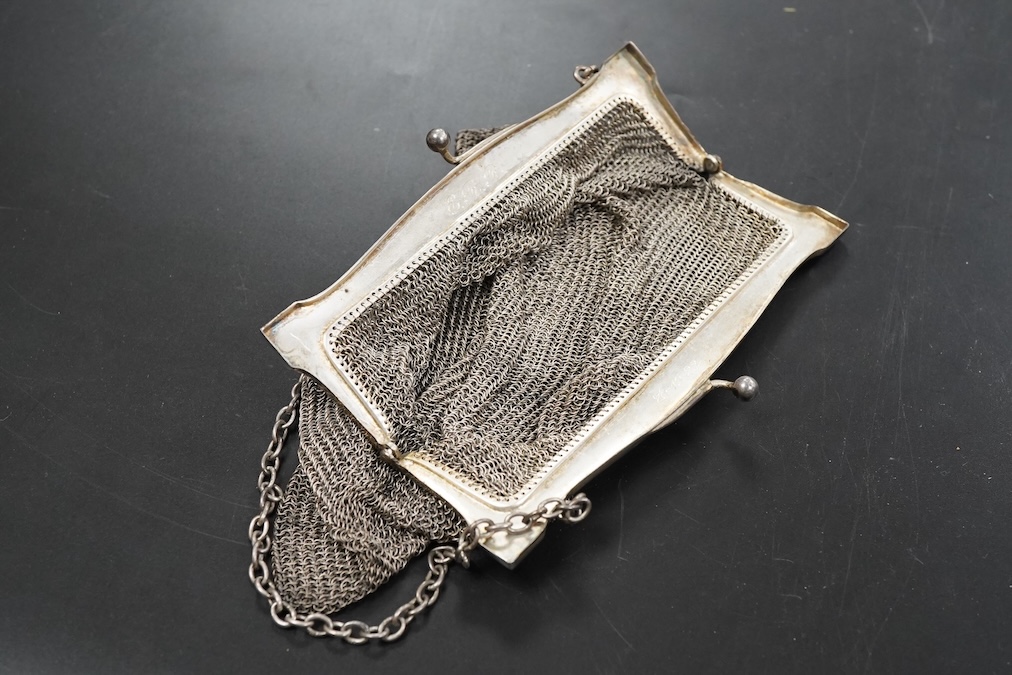 A George V silver lady's chainmail evening bag weight approx. 6.19ozt